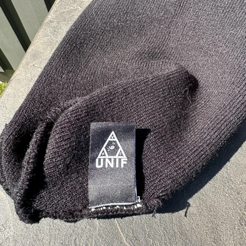 UNIF black acrylic